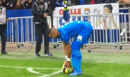 三连败！利物浦1-4埃因霍温Liverpool 1-4 PSV 🥶（利物浦吞下三连败：1-4不敌PSV埃因霍温 🥶）