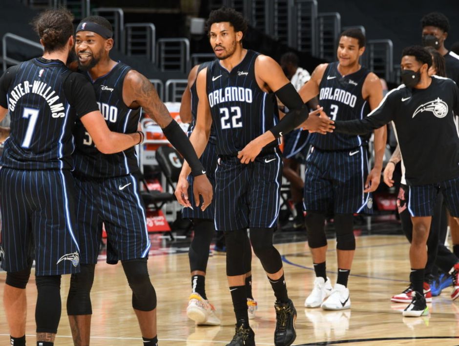 海港夺冠历程：上半程排第4，对BIG4仅取1分；下半程11胜2平2负（海港封王轨迹：半程居第4对BIG4仅得1分，下半程11胜2平2负）