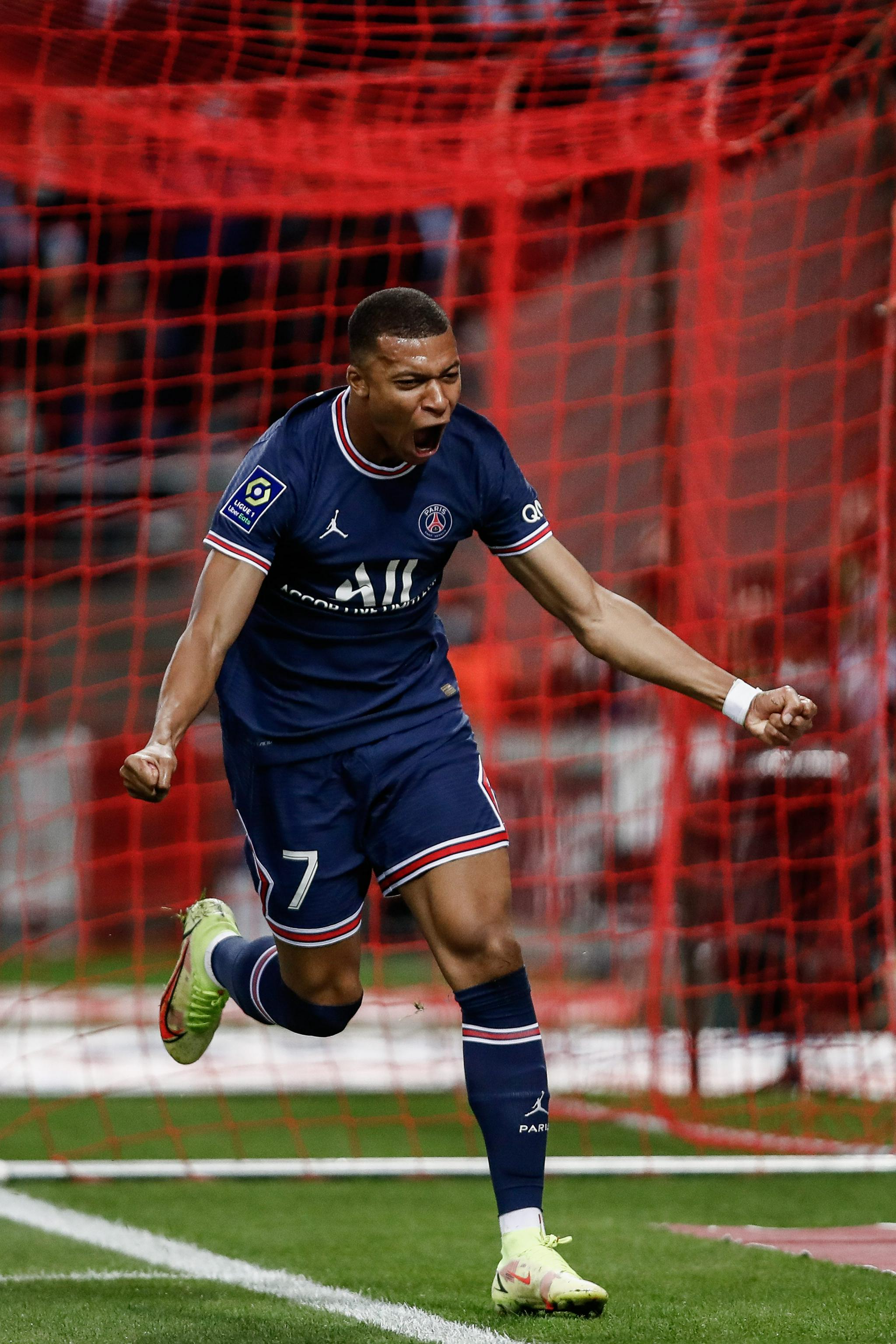 里程碑！武切维奇成为现役第15位得分破17000的球员（里程碑时刻！武切维奇生涯得分突破17000，跻身现役第15人）