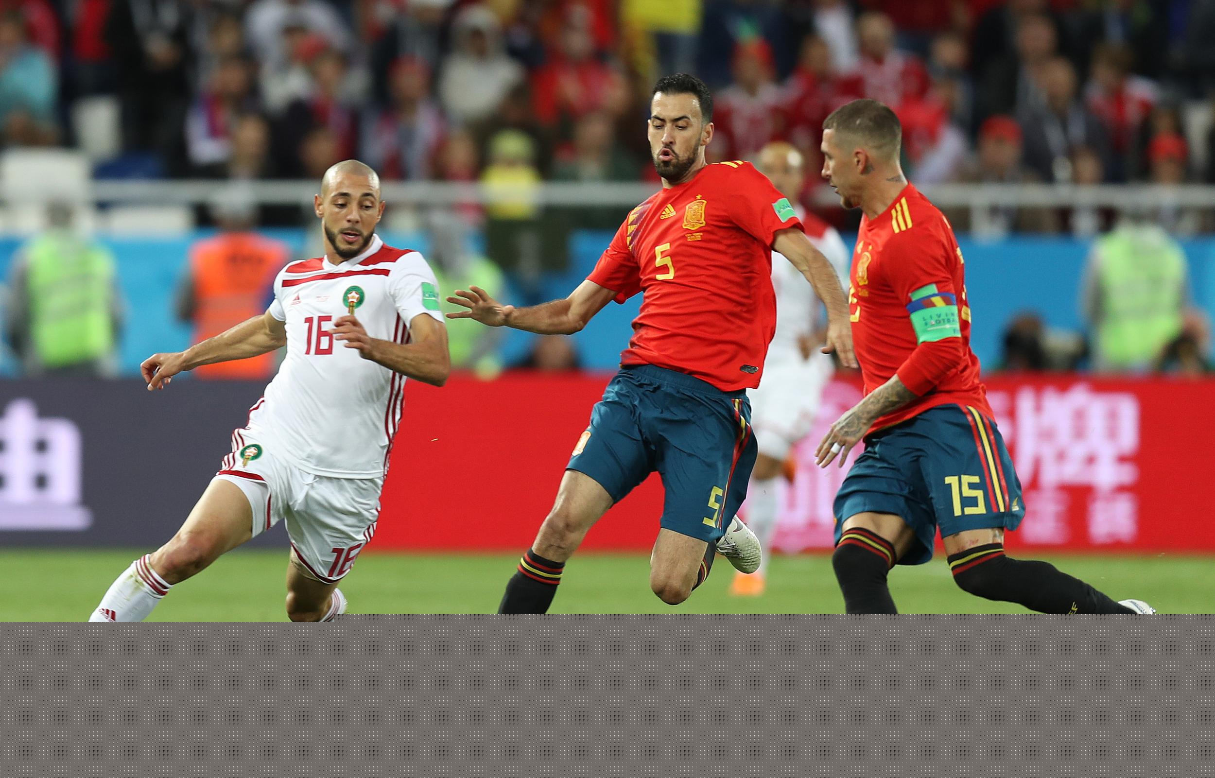 阿隆索：皇马右后卫的选择范围很广；进攻需要全队共同努力（阿隆索：皇马右后卫人选充足，进攻须全队发力）