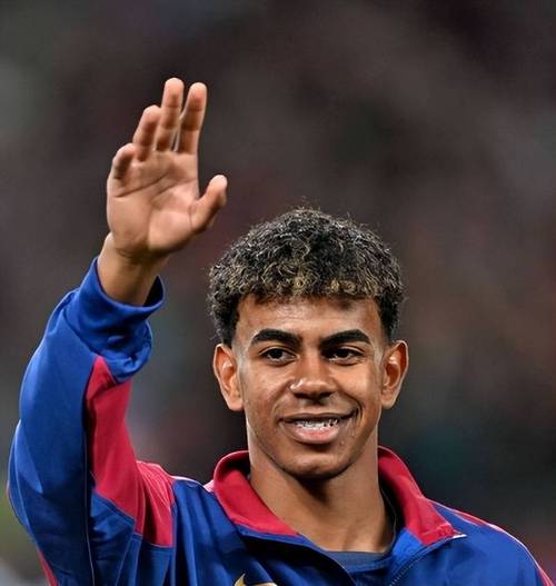 米体：家乡球队维亚雷焦深陷低迷，里皮对球员讲话鼓励他们（米体：维亚雷焦陷入低谷，里皮发声鼓舞球员）