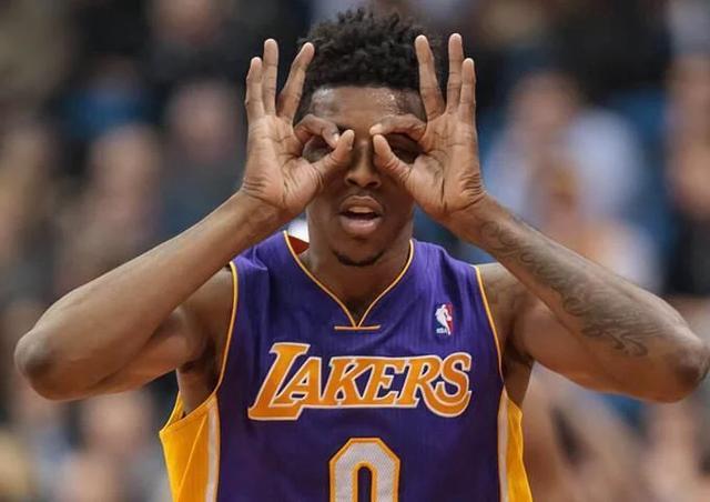 斯基拉：阿森纳正在关注铃木彩艳，有意在下个赛季引进他（斯基拉：阿森纳盯上铃木彩艳，计划在下赛季将其引进）