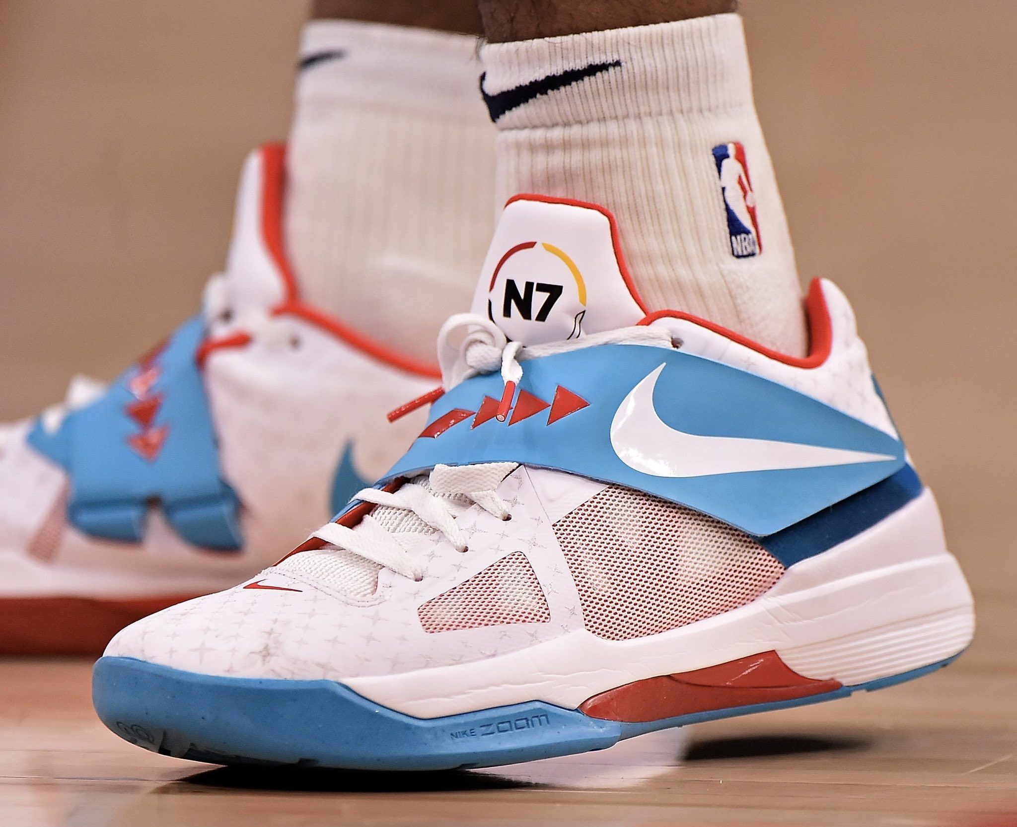 西班牙U21队11月大名单：莫斯克拉领衔，贡萨洛、吉乌在列（西班牙U21公布11月集训名单：莫斯克拉领衔，贡萨洛与吉乌入选）