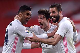 海纳：我对于帕续约保持谨慎的乐观态度，他非常喜欢拜仁生活（海纳：对帕续约谨慎乐观，他很享受在拜仁的生活）