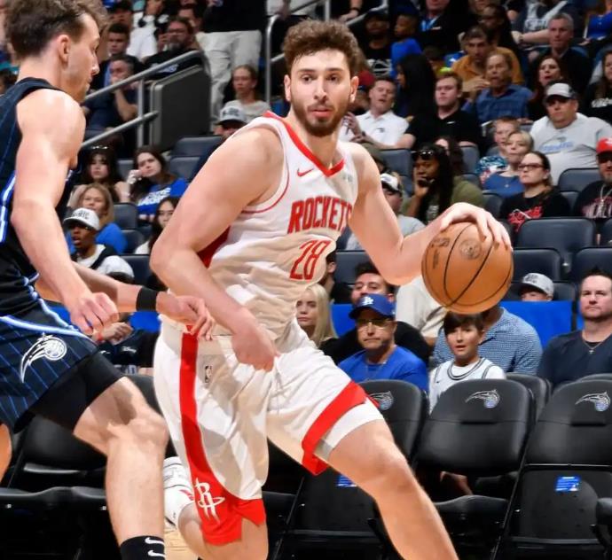 萨拉赫对斯洛特不满冲突升级，利物浦该怎么面对更衣室的矛盾？（萨拉赫与斯洛特矛盾加剧：利物浦如何化解更衣室风波？）