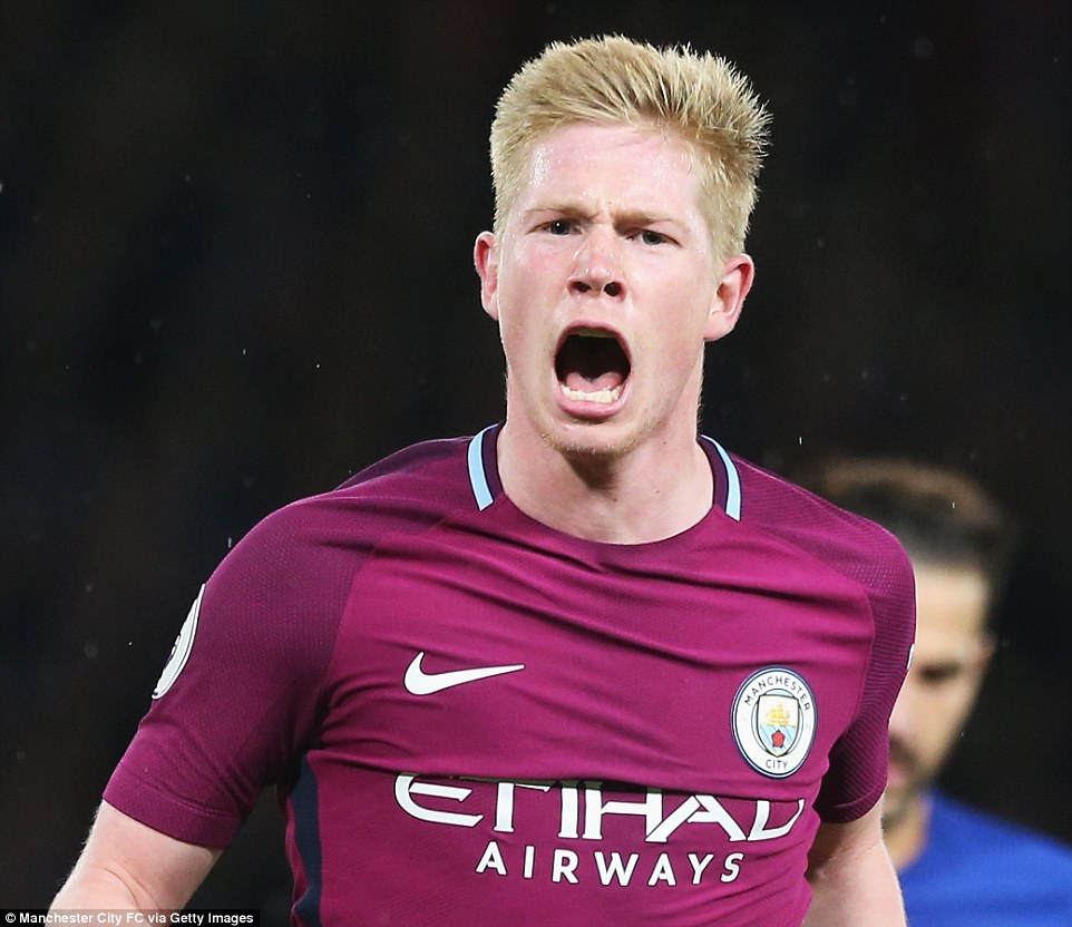 年轻中卫连续两场零失误，发挥稳健（小将中卫连场无失误，发挥沉稳）