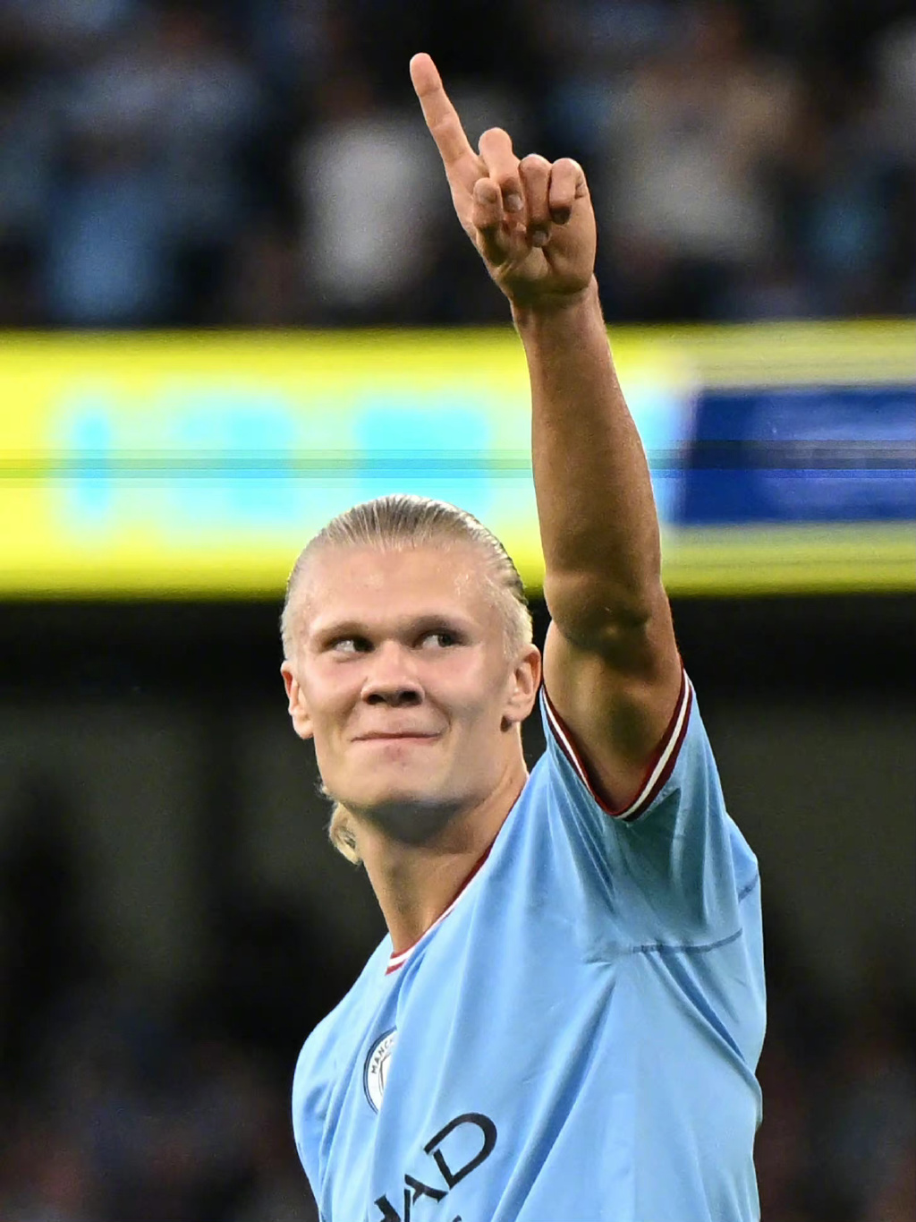 记者：里尔18岁中场布阿迪的团队否认球员与巴黎的转会传闻（记者：里尔18岁中场布阿迪被传转会巴黎，其团队予以否认）